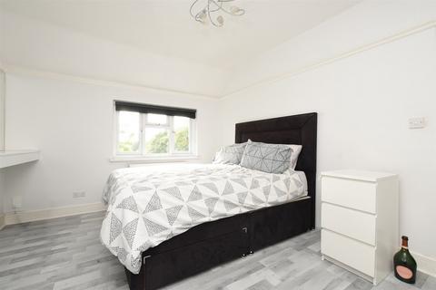 2 Hawthorn Crescent, South Croydon, CR2 8PD