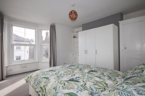 1 bedroom in a house share to rent, Park Road, Sittingbourne, ME10