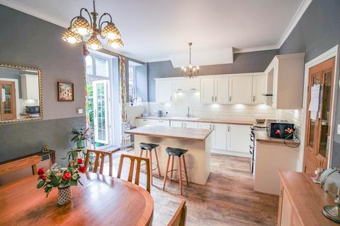 4 bedroom house for sale, Coombe Road, Hillside