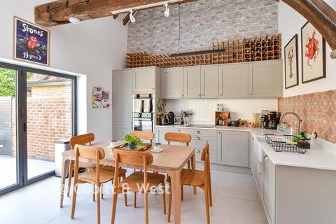 1 bedroom terraced house for sale, Church Street, Uckfield, East Sussex