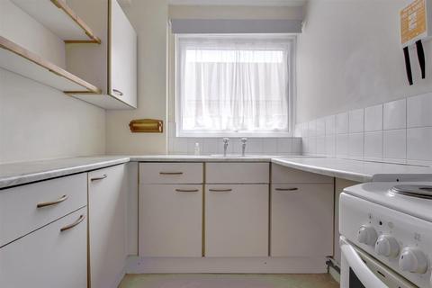 Studio for sale, Cedar Court, Tarring Road, Worthing