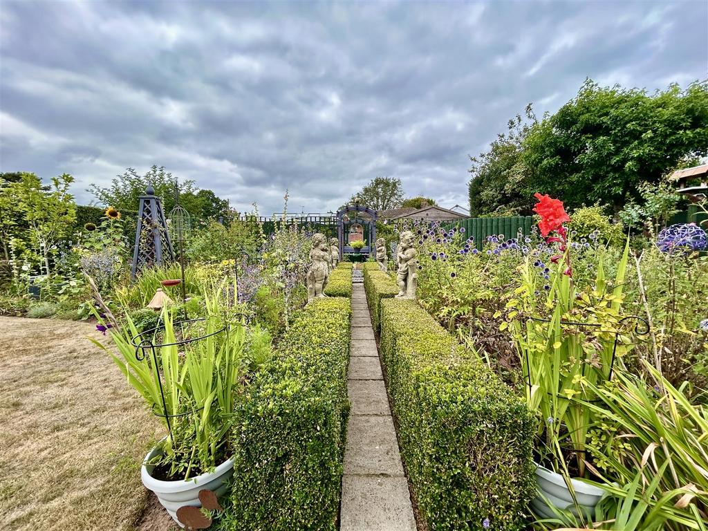 Garden1.JPG