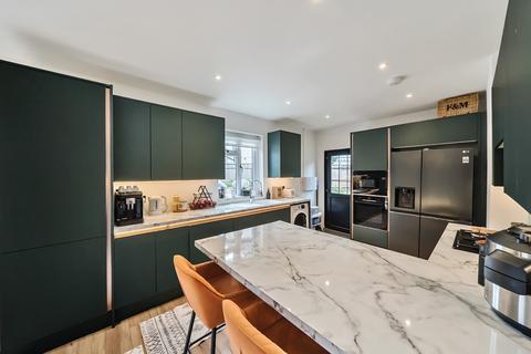 undefined, Fairfield Grove, Charlton