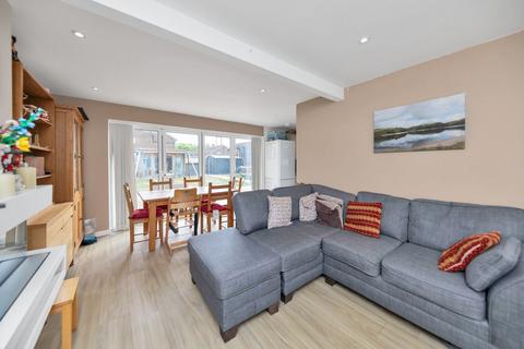 undefined, Field Crescent, Royston SG8