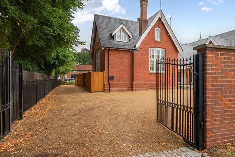 3 bedroom semi-detached house for sale, The Old School, Berkshire RG41