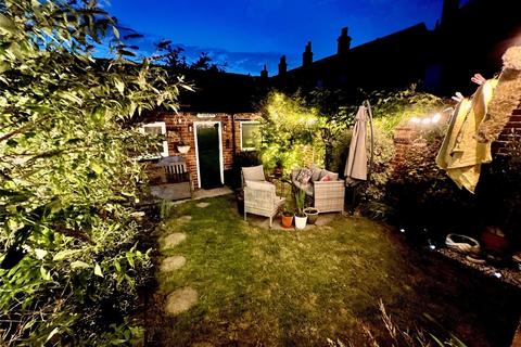 2 bedroom semi-detached house for sale, Prospect Road, Ossett, WF5