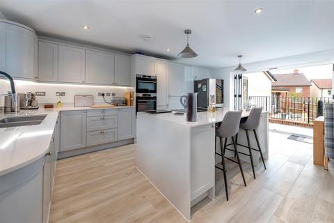 4 bedroom detached house for sale, Cotlake Drive, Taunton