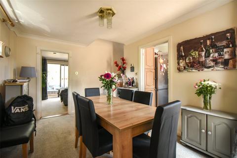 12 Nursery Close, Hook, RG27 9QX