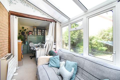12 Nursery Close, Hook, RG27 9QX