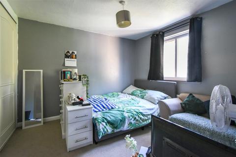 12 Nursery Close, Hook, RG27 9QX