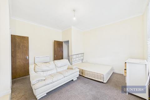 Studio to rent, Millbrook Road East, Southampton