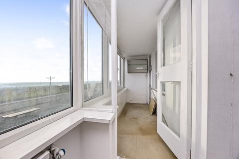 2 bedroom flat for sale, Braemore Court, Kingsway, Hove, BN3
