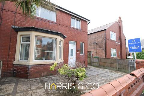 Warren Avenue South, Fleetwood, FY7