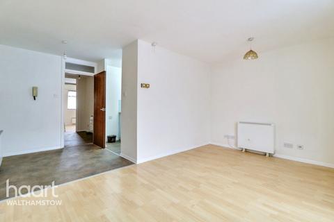 undefined, Cairo Road, London