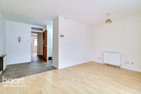 undefined, Cairo Road, London