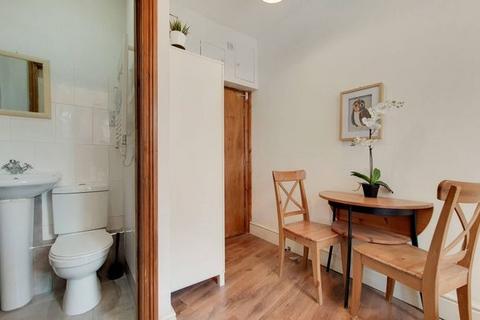 Studio to rent, Aldersgate Street, Barbican, EC1A