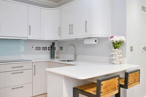 1 bedroom detached house for sale, High Street, Oxted RH8