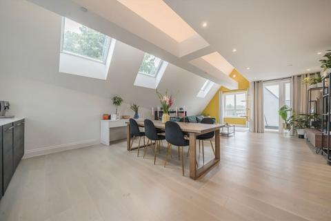 2 bedroom flat for sale, Factory Yard, London W7