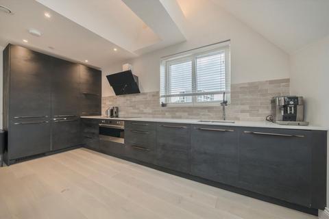 2 bedroom flat for sale, Factory Yard, London W7