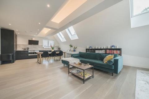 2 bedroom flat for sale, Factory Yard, London W7