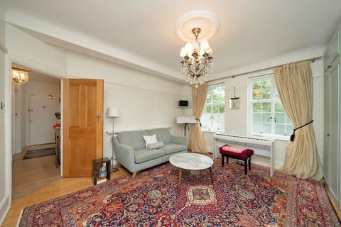 3 bedroom flat for sale, Connaught Gardens, London N10