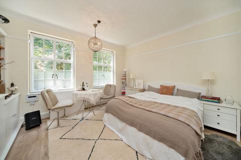 3 bedroom flat for sale, Connaught Gardens, London N10