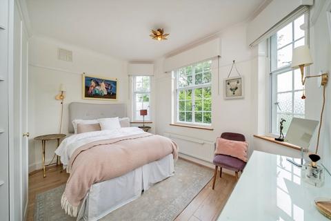 3 bedroom flat for sale, Connaught Gardens, London N10