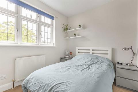 undefined, Elmfield Avenue, Teddington TW11