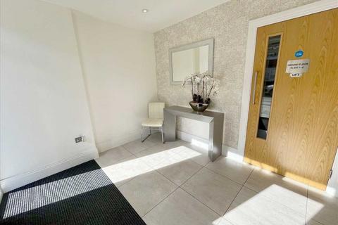 2 bedroom flat for sale, Bournehall Road, Bushey, WD23.