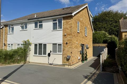 4 bedroom semi-detached house for sale, Dukes Avenue, Southminster
