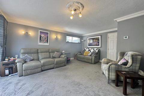 4 bedroom semi-detached house for sale, Dukes Avenue, Southminster