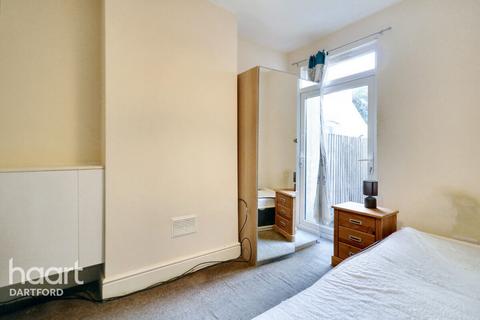 3 bedroom terraced house for sale, London Road, Greenhithe