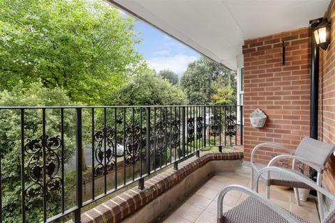 2 bedroom flat for sale, St. Johns Road, Meads, Eastbourne