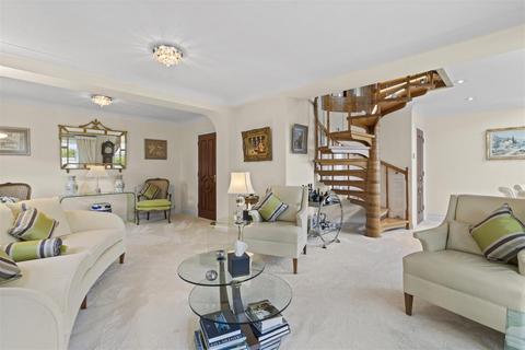 3 bedroom flat for sale, St. Johns Road, Meads, Eastbourne
