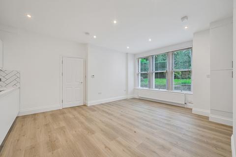 1 bedroom apartment to rent, The Gardens, East Dulwich London SE22