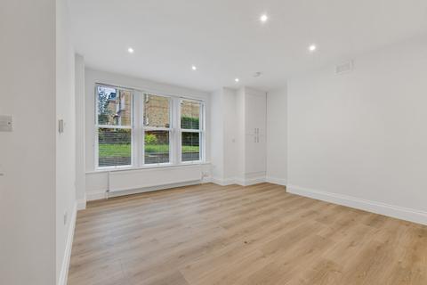 1 bedroom apartment to rent, The Gardens, East Dulwich London SE22