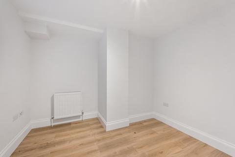 1 bedroom apartment to rent, The Gardens, East Dulwich London SE22