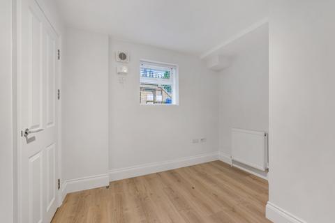 1 bedroom apartment to rent, The Gardens, East Dulwich London SE22