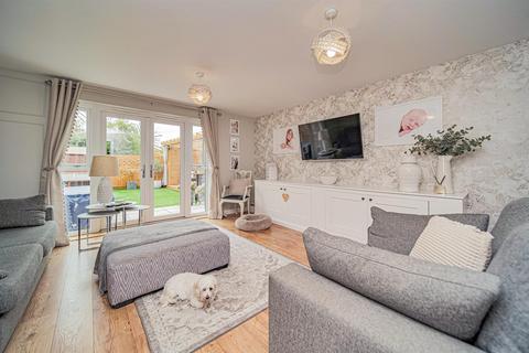 19 Asquith Avenue, Melksham, SN12 7GY