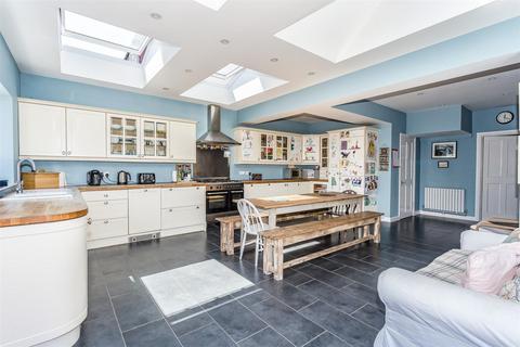 229 Chipstead Way, Banstead, SM7 3JN