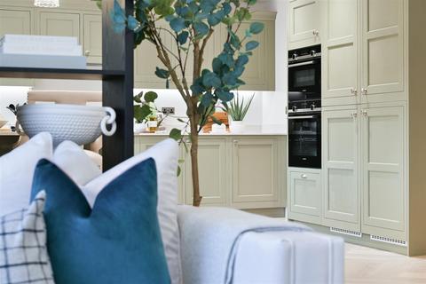 3 bedroom detached house for sale, Shelvers Way, Tadworth