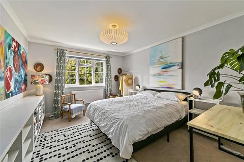 50 Gloucester Road, Richmond, TW9 3BX