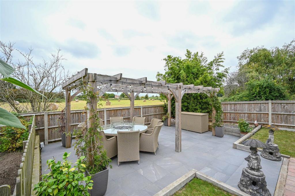 Patio 2.jpg