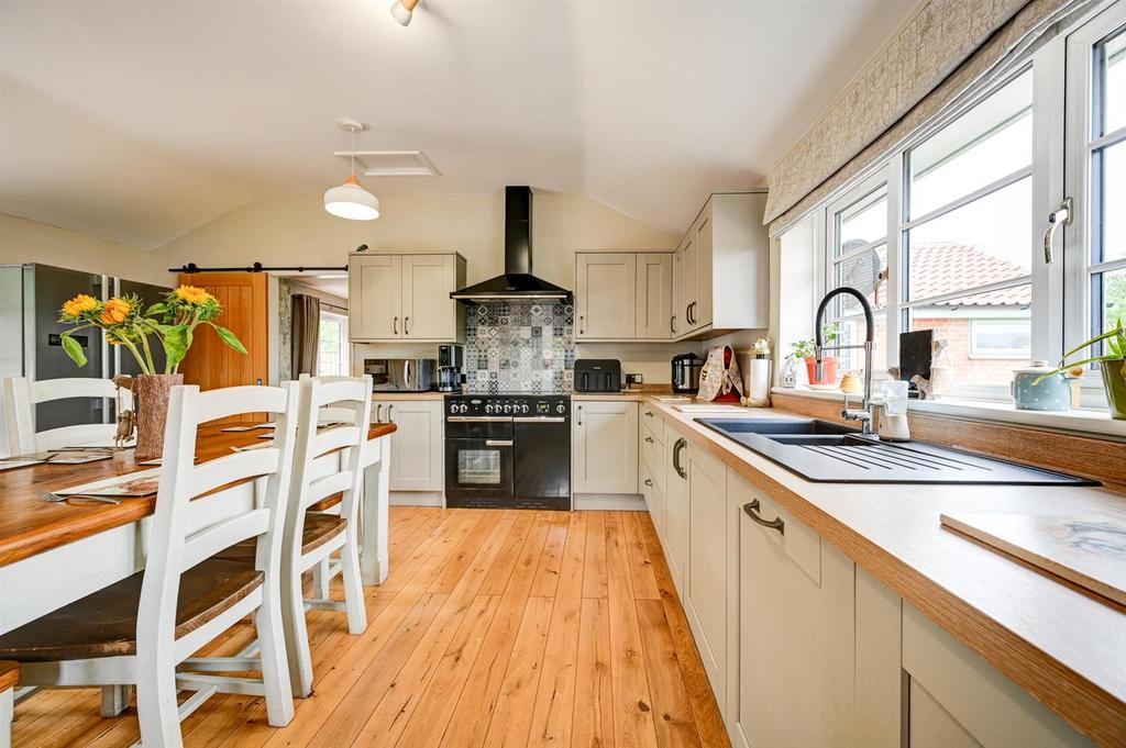 Kitchen Diner 3.jpg