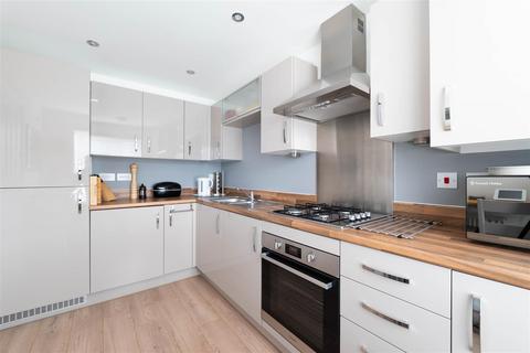 8 Llama Close, Leyland, PR25 3NT