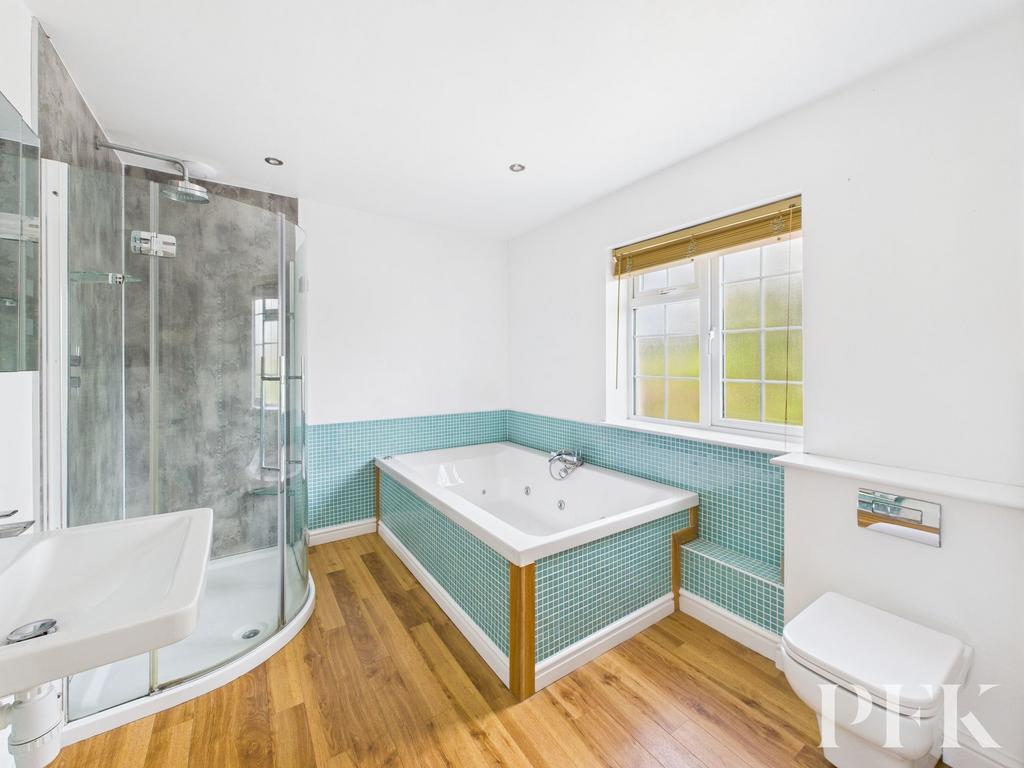 En Suite Bathroom