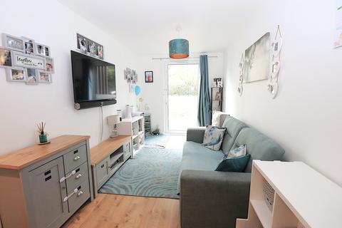 undefined, Farnborough Road, Farnborough GU14