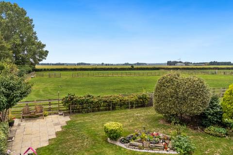 2 bedroom detached bungalow for sale, Roe Lane, Birkin, Knottingley