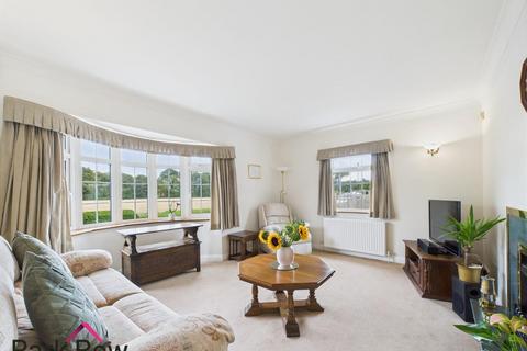 2 bedroom detached bungalow for sale, Roe Lane, Birkin, Knottingley