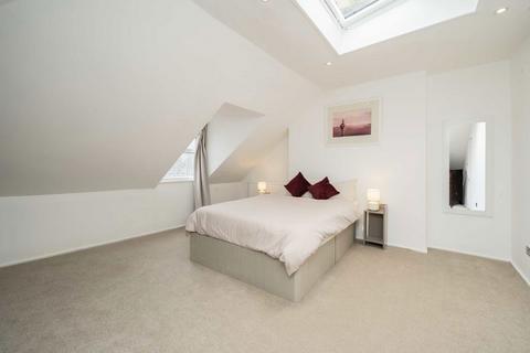 3 bedroom flat for sale, Askew Road, London W12